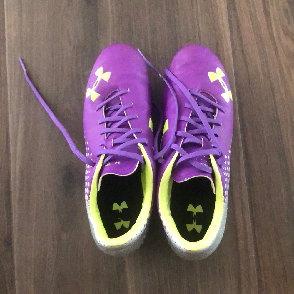 NWIT UMDER ARMOR SOCCER CLEATS